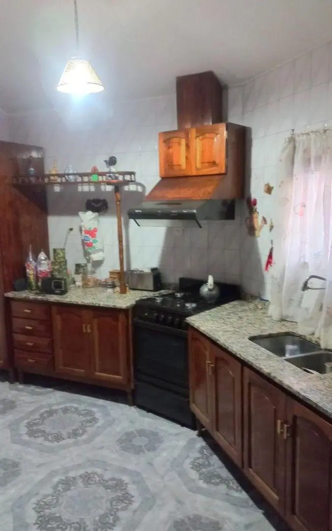 Hermosa Casa y Local comercial en Barrio 2do. marianomoreno 3