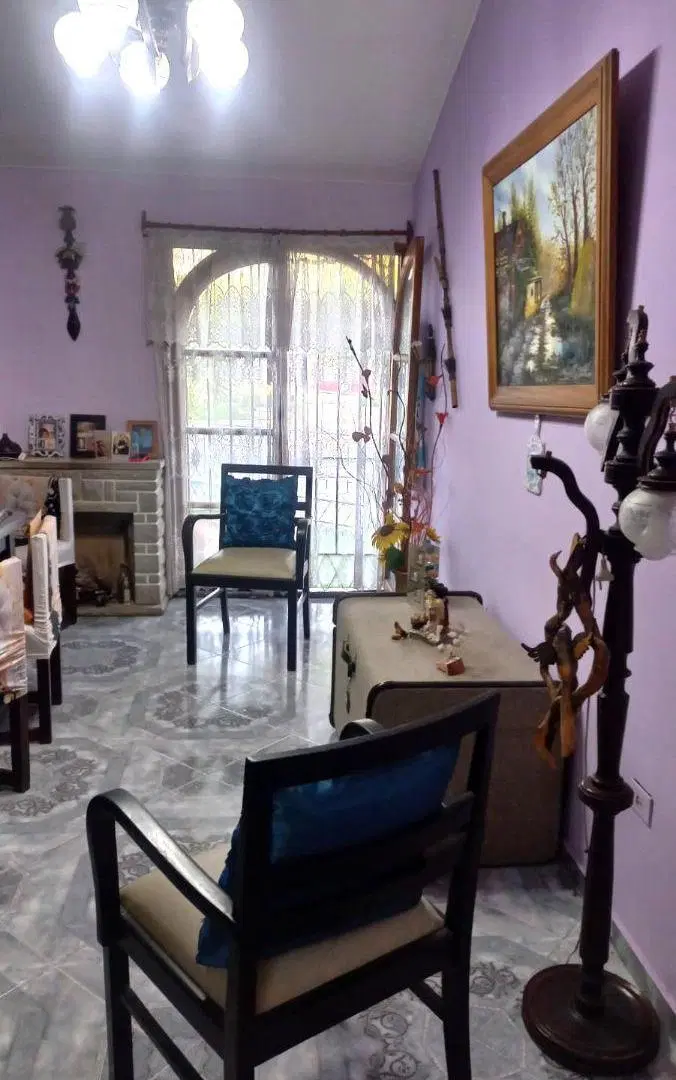 Hermosa Casa y Local comercial en Barrio 2do. marianomoreno 4