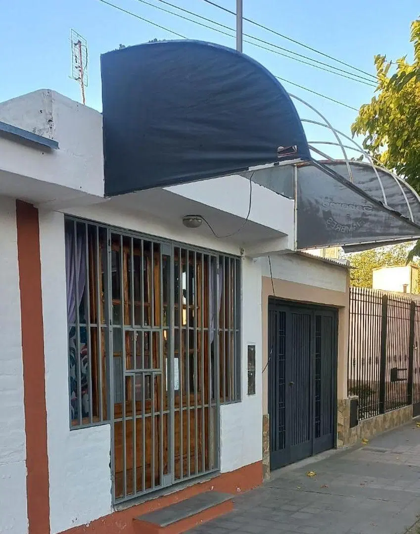 Hermosa Casa y Local comercial en Barrio 2do. marianomoreno 8