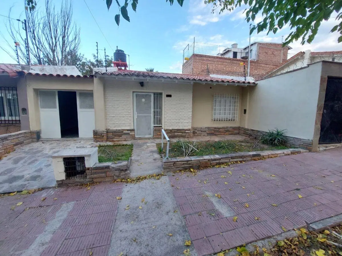 VENTA CASA EN GODOY CRUZ 3