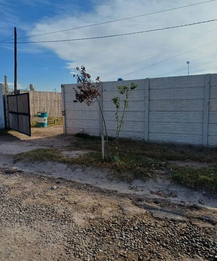 LOTE CON QUINCHO Y PILETA 5