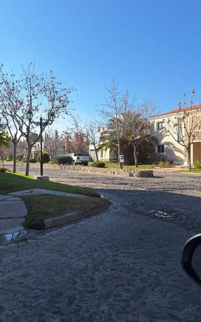 VENTA CASA BARRIO DEL PILAR 8