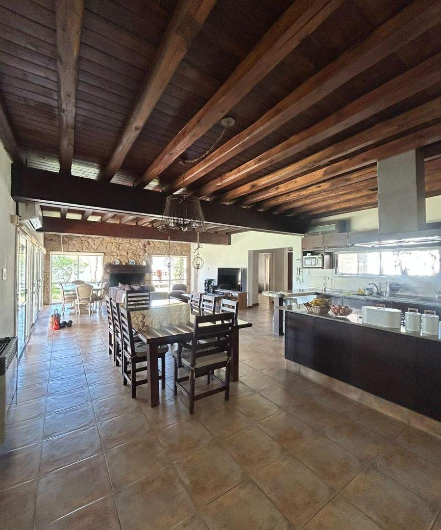 Foto de VENTA | CASA | JUNÍN | 4 DORMITORIOS | PISCINA, imagen 2