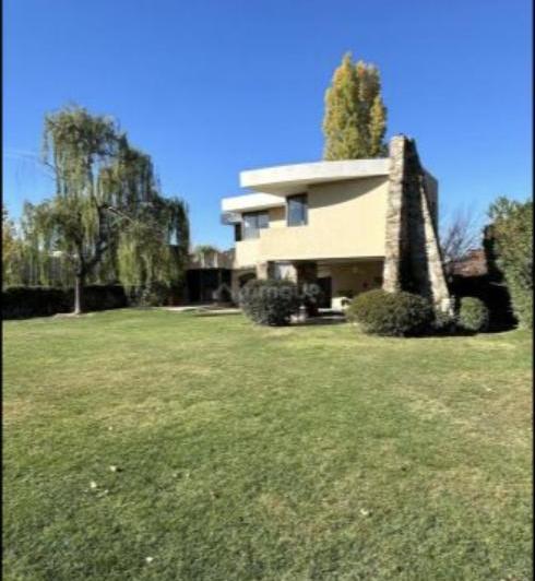 Casa en Calle Besares, Chacras de Coria 2