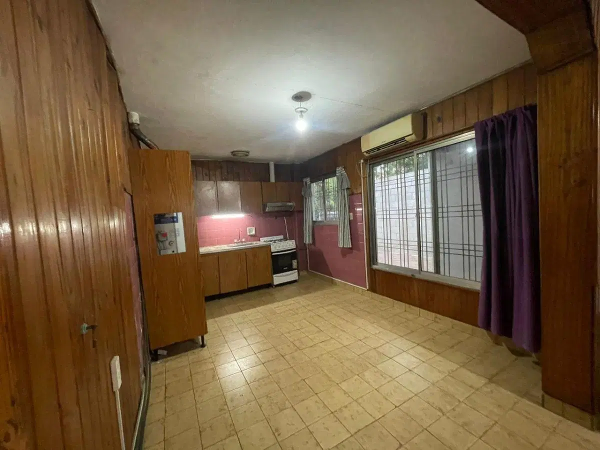 PH tipo casa. 4 Amb con entrada de coche. PB con lavadero y cocina comedor. En Barrio Piedrabuena. 3