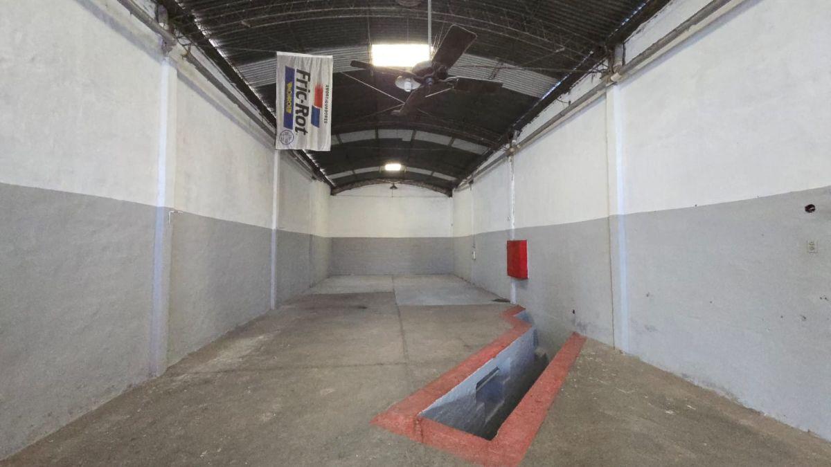 Foto de Galpón con 157 m2 en venta en Barrio San Martín - Córdoba Capital, imagen 2