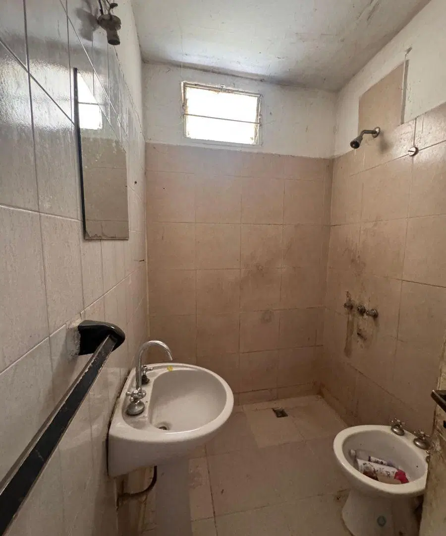 Venta casa Barrio Palmar - Gran Terreno oportunidad refaccionar o demoler 3