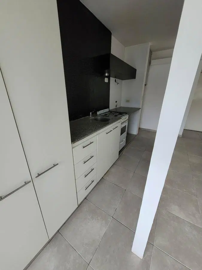 Departamento en calle 53 N° 1287 e/ 20 y 21. 2do piso. 4