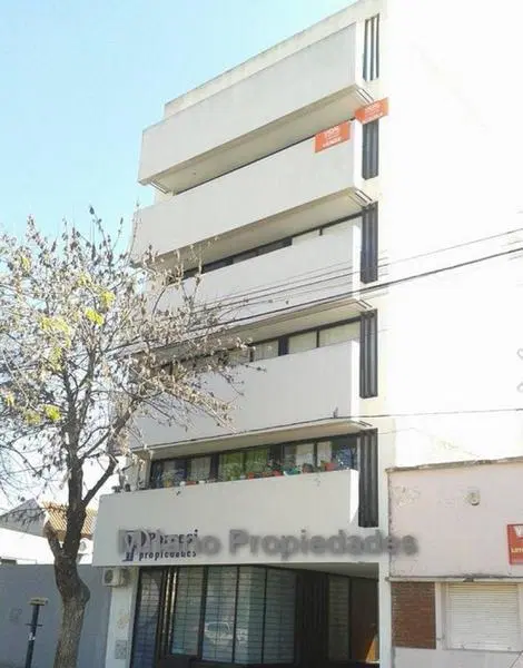 Departamento en calle 53 N° 1287 e/ 20 y 21. 2do piso. 5