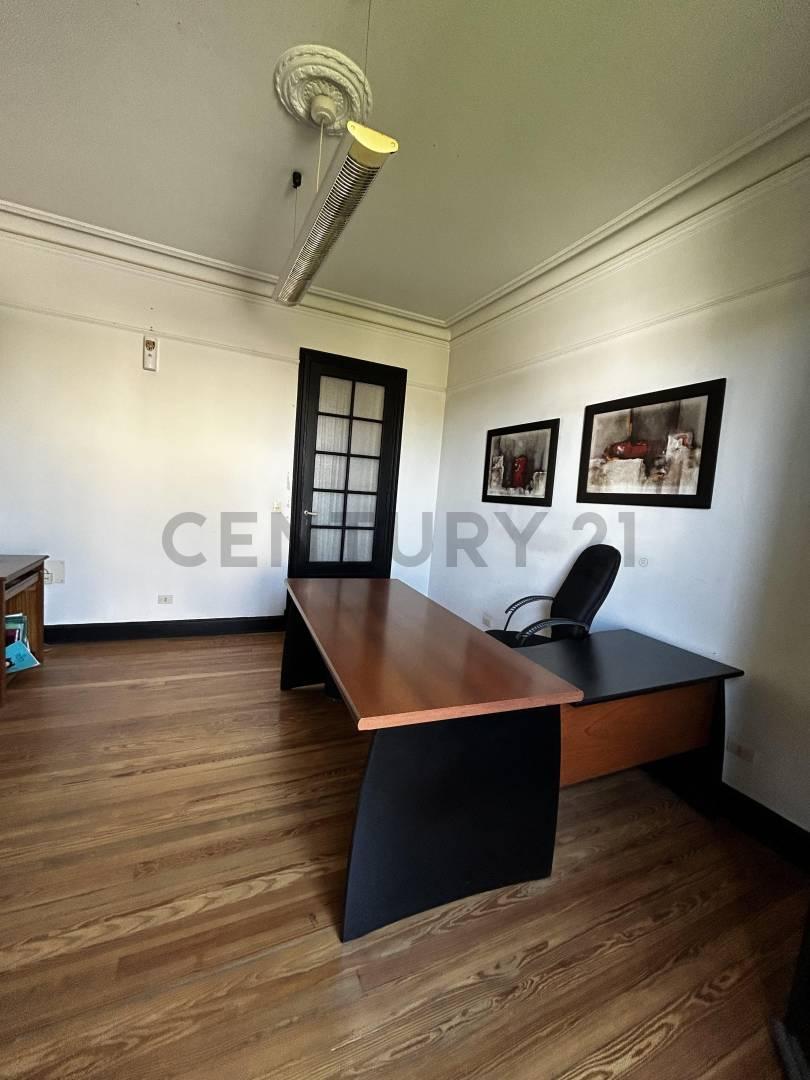 Venta Departamento Monserrat 5 Amb - Estilo Clásico de Categoría - Muy Luminoso! 3