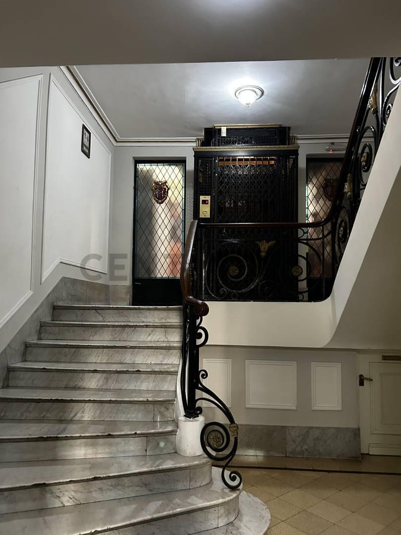 Venta Departamento Monserrat 5 Amb - Estilo Clásico de Categoría - Muy Luminoso! 2