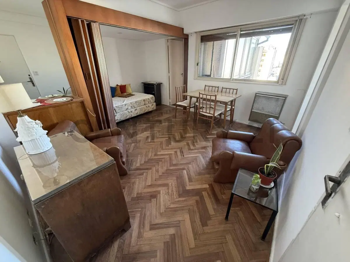 Alquiler Monoambiente luminoso en piso alto con cocina separada y lavadero 5
