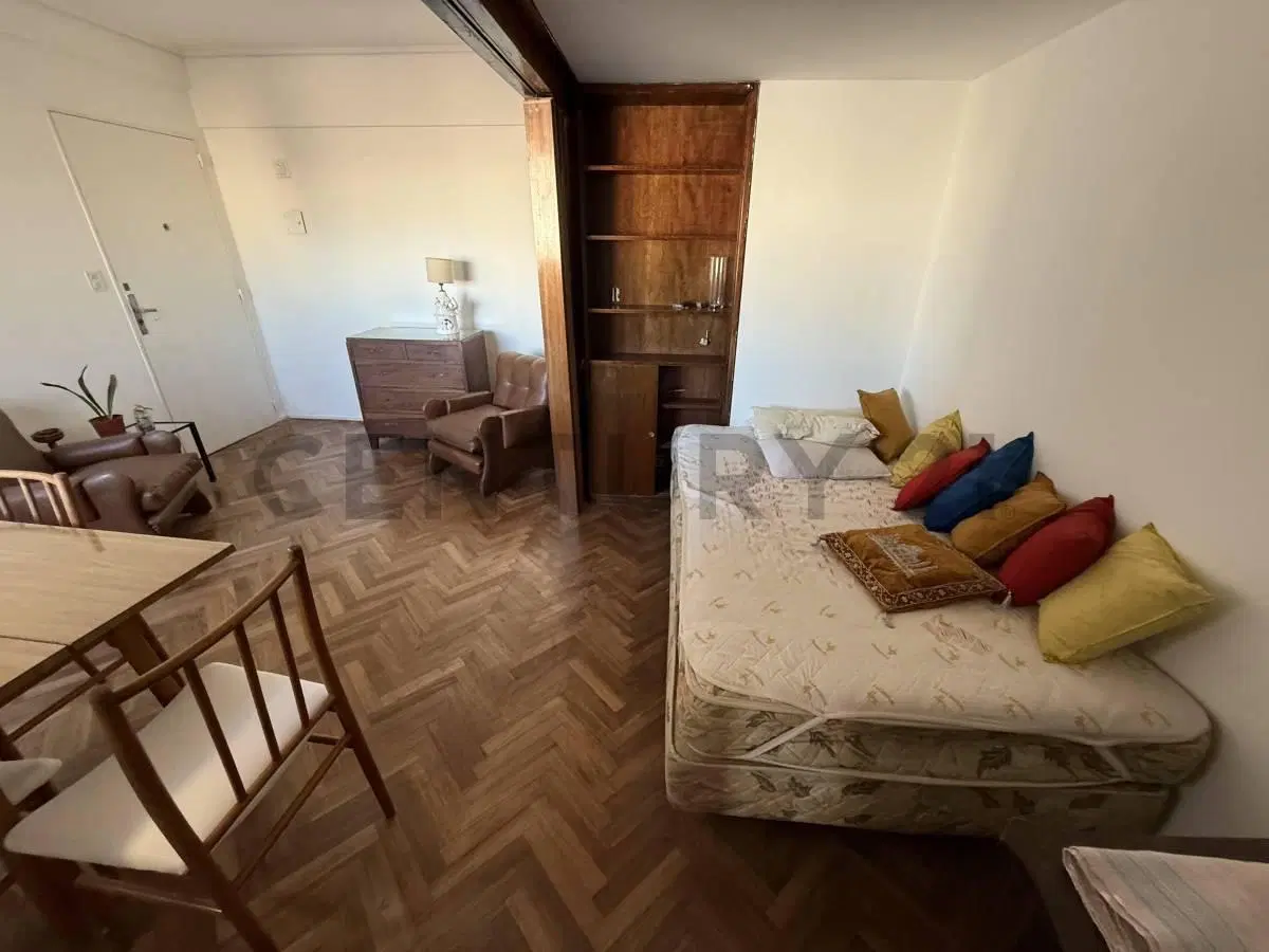 Alquiler Monoambiente luminoso en piso alto con cocina separada y lavadero 4