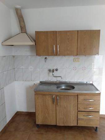 B° ESTACION FLORES: ALQUILO CASA DE 1 DORMITORIO CON PATIO. NO TIENE GARAJE 2