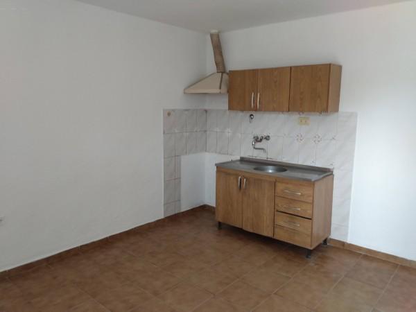 B° ESTACION FLORES: ALQUILO CASA DE 1 DORMITORIO CON PATIO. NO TIENE GARAJE 4