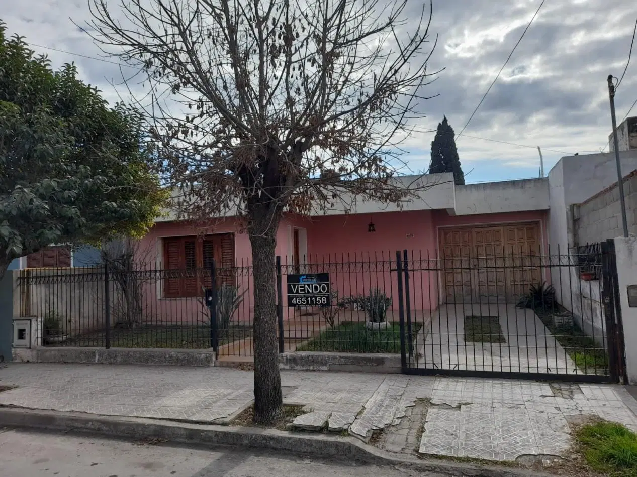 APTO CREDITO BANCOR EN B° VILLA ADELA: VENDO CASA DE 3 DORMITORIOS MEJOR ZONA, CON PATIO 4