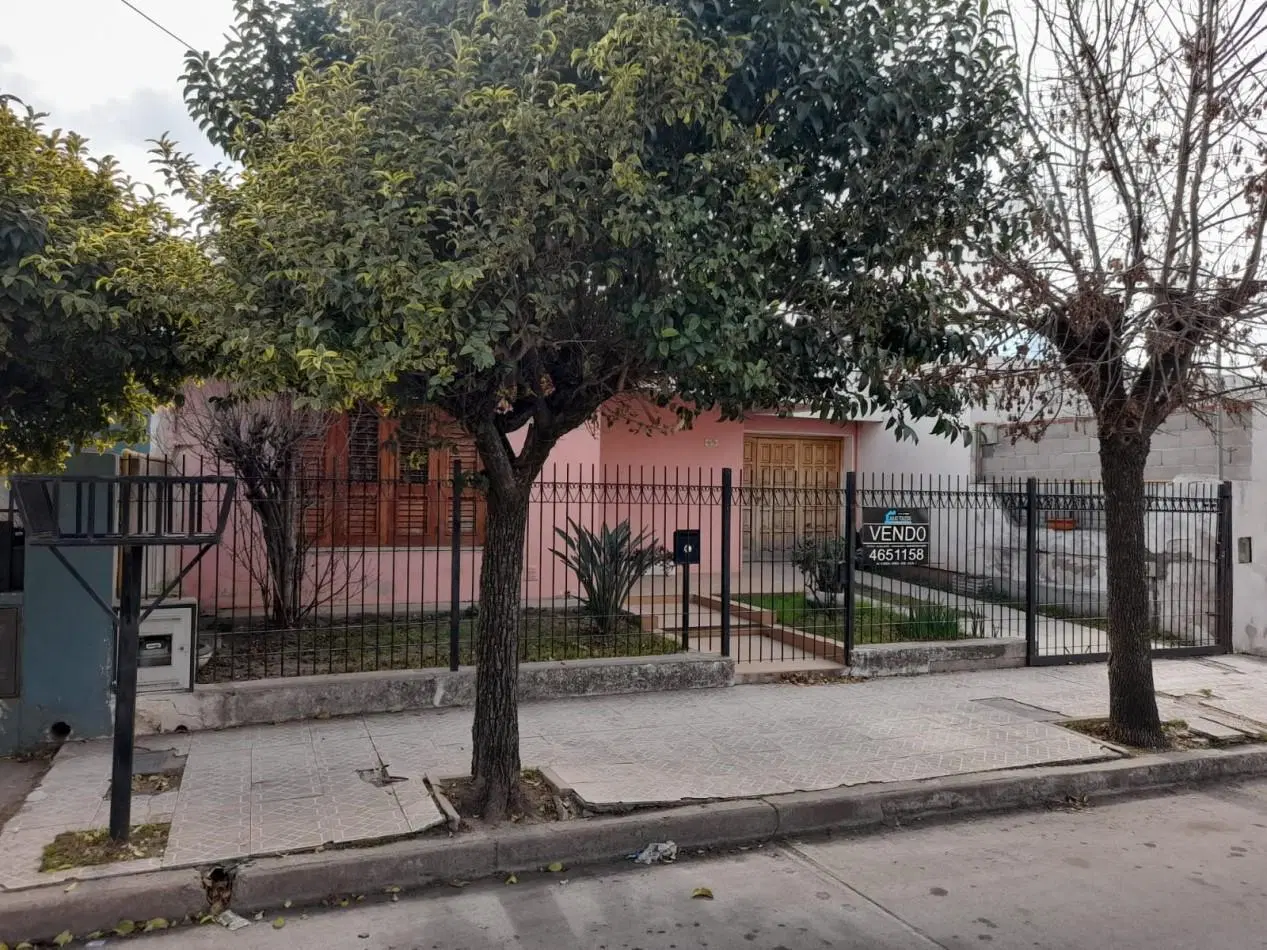 APTO CREDITO BANCOR EN B° VILLA ADELA: VENDO CASA DE 3 DORMITORIOS MEJOR ZONA, CON PATIO 1