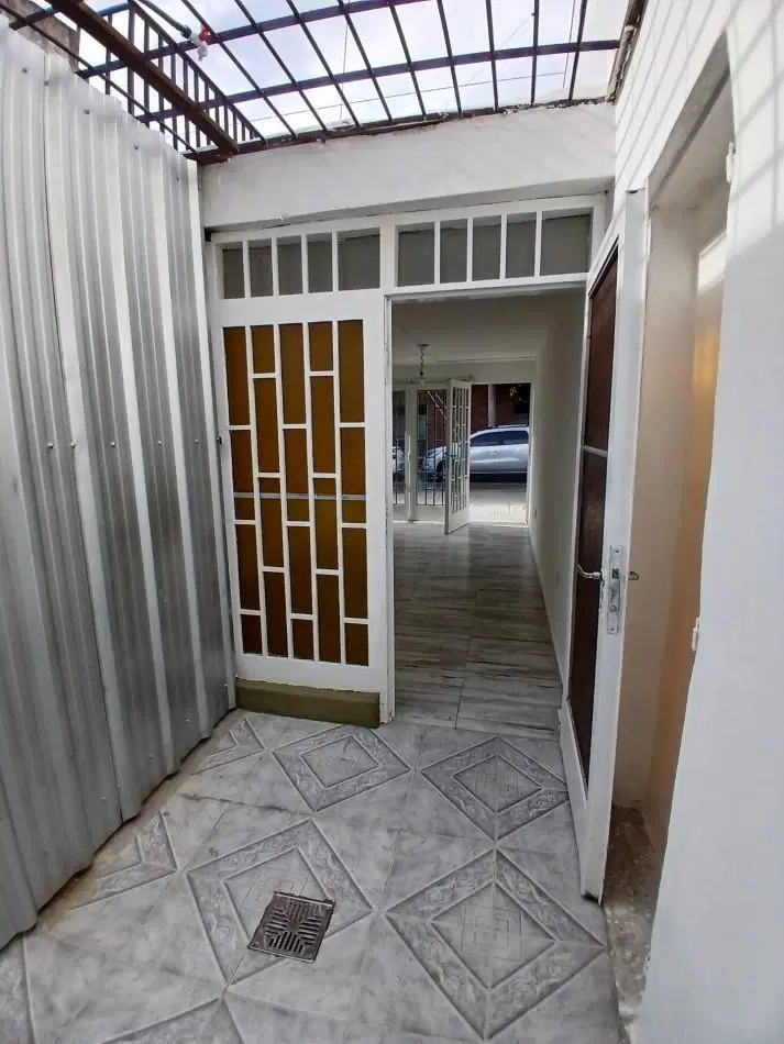 B° LOS NARANJOS: ALQUILO PEQUEÑO LOCAL A 10 METROS DE AVDA FUERZA AEREA ARGENTINA(ZONA BANCOS) 3