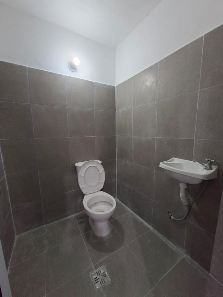 Foto de B° VILLA ADELA: ALQUILO IMPONENTE GALPON A ESTRENAR DE 420 M2 SOBRE, imagen 4