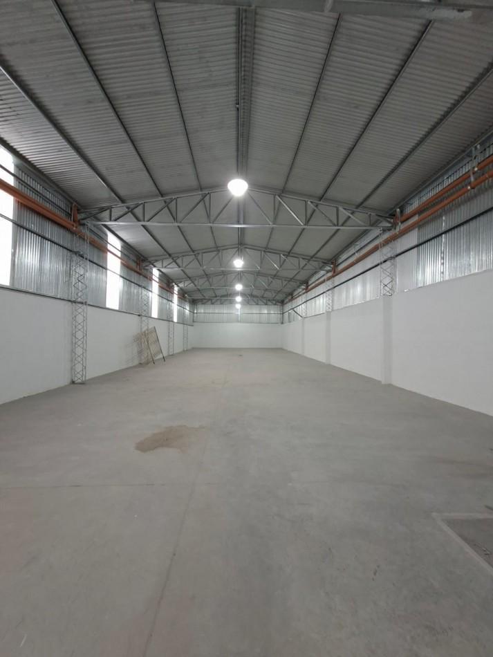 Foto de B° VILLA ADELA: ALQUILO IMPONENTE GALPON A ESTRENAR DE 420 M2 SOBRE, imagen 5