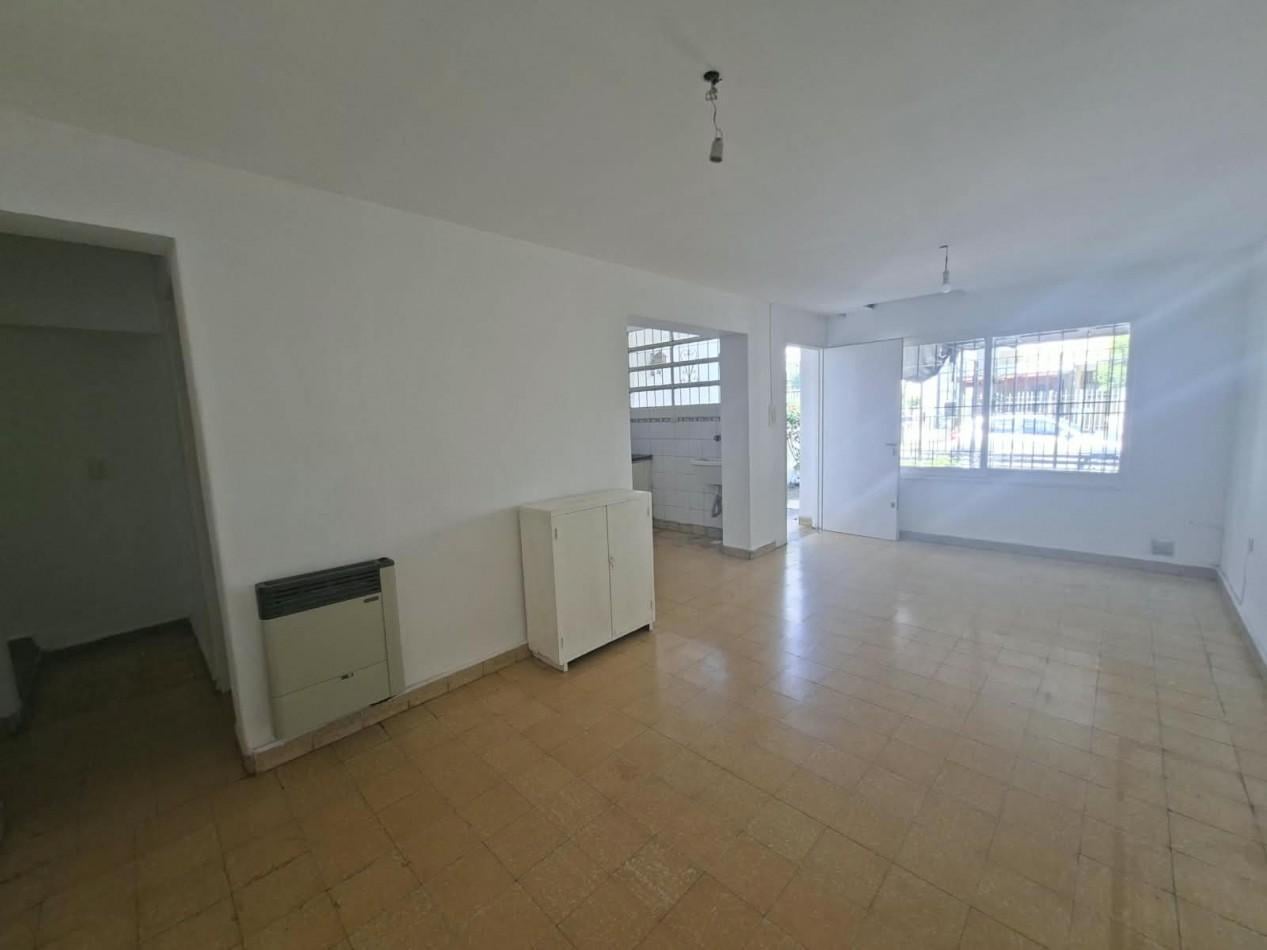 Foto de B° ROSEDAL: ALQUILO CASA DE 2 DORMITORIOS CON COCHERA A METROS DE LA, imagen 4