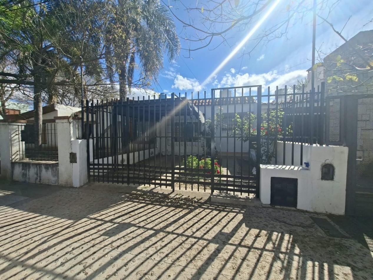 B° ROSEDAL: ALQUILO CASA DE 2 DORMITORIOS CON COCHERA A METROS DE LA RUTA 20