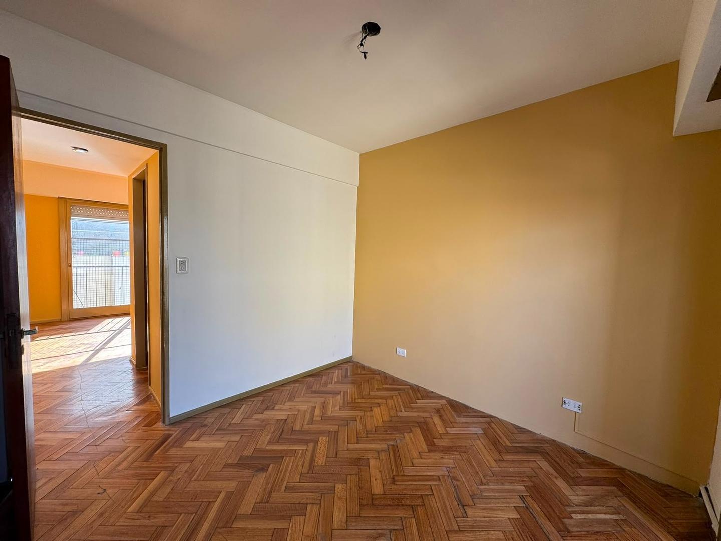 Foto de DEPARTAMENTO EN VENTA 2 AMBIENTES FLORESTA, imagen 2