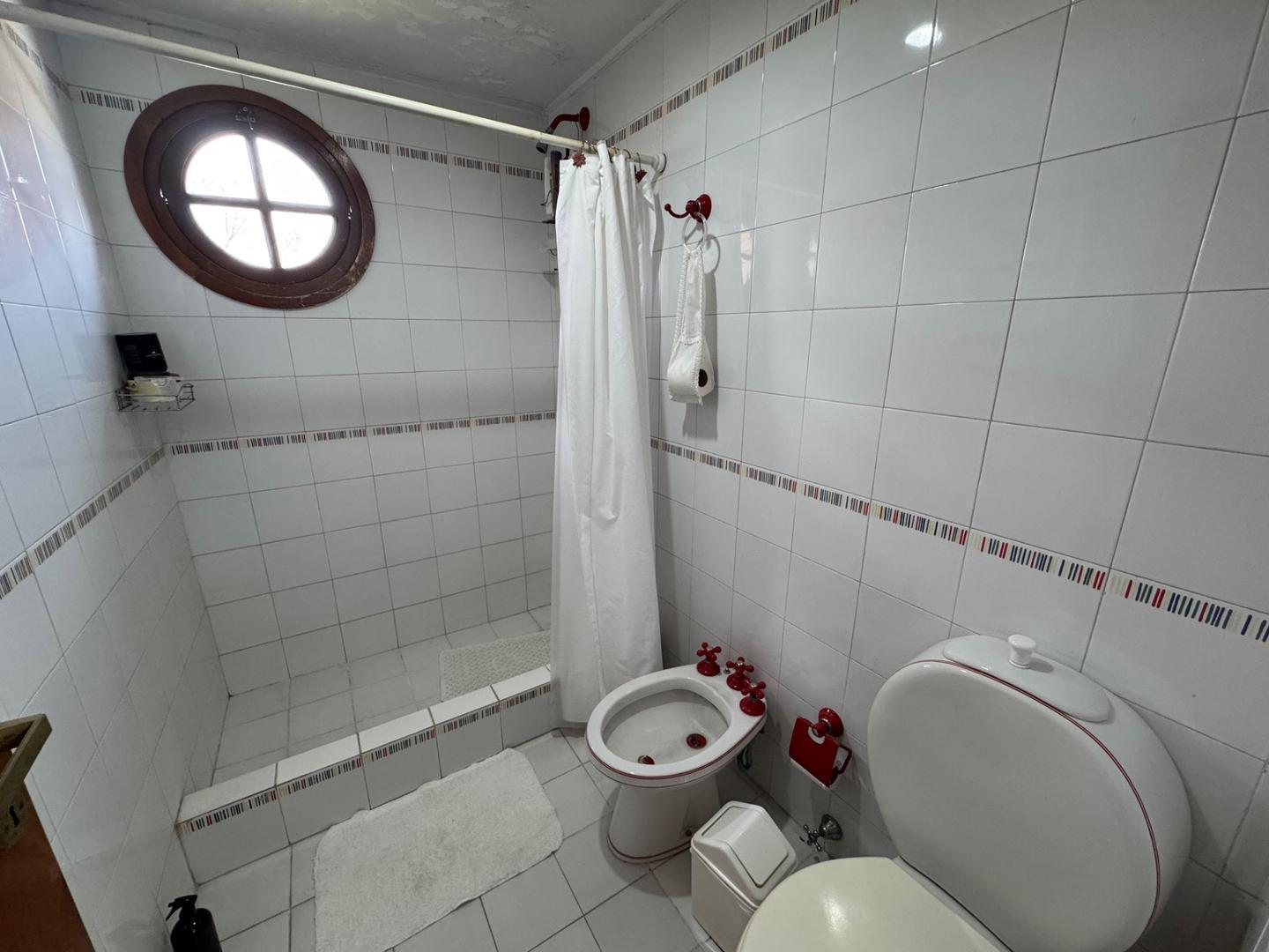 Foto de CASA EN VENTA BANCO PROVINCIA 4 DORMITORIOS, imagen 4