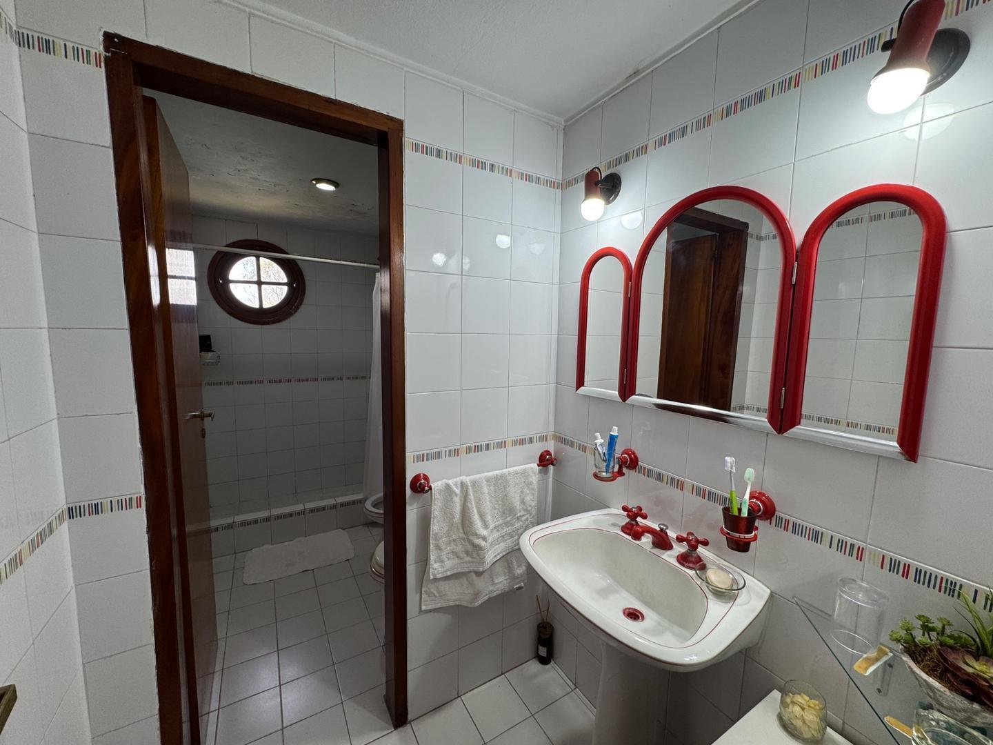 Foto de CASA EN VENTA BANCO PROVINCIA 4 DORMITORIOS, imagen 3