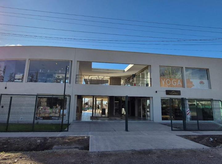 ALQUILO LOCAL COMERCIAL EN DISTR. VISTALBA 50M2 $600.000 1° PISO C/ASCENSOR 3