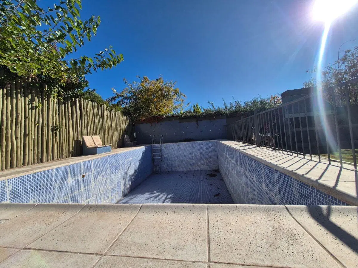 VENTA CASA DE CATEGORIA, ZONA INMEJORABLE VISTALBA 5