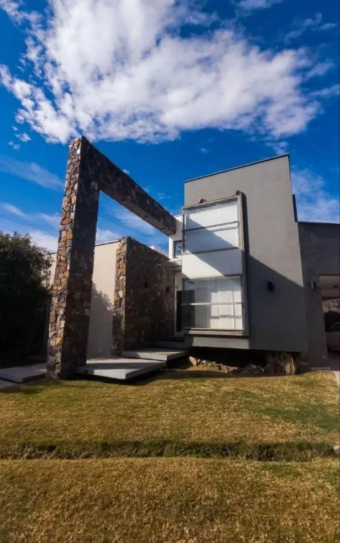 EN VENTA | Exclusiva Residencia de Categoría en Vistalba Country 3