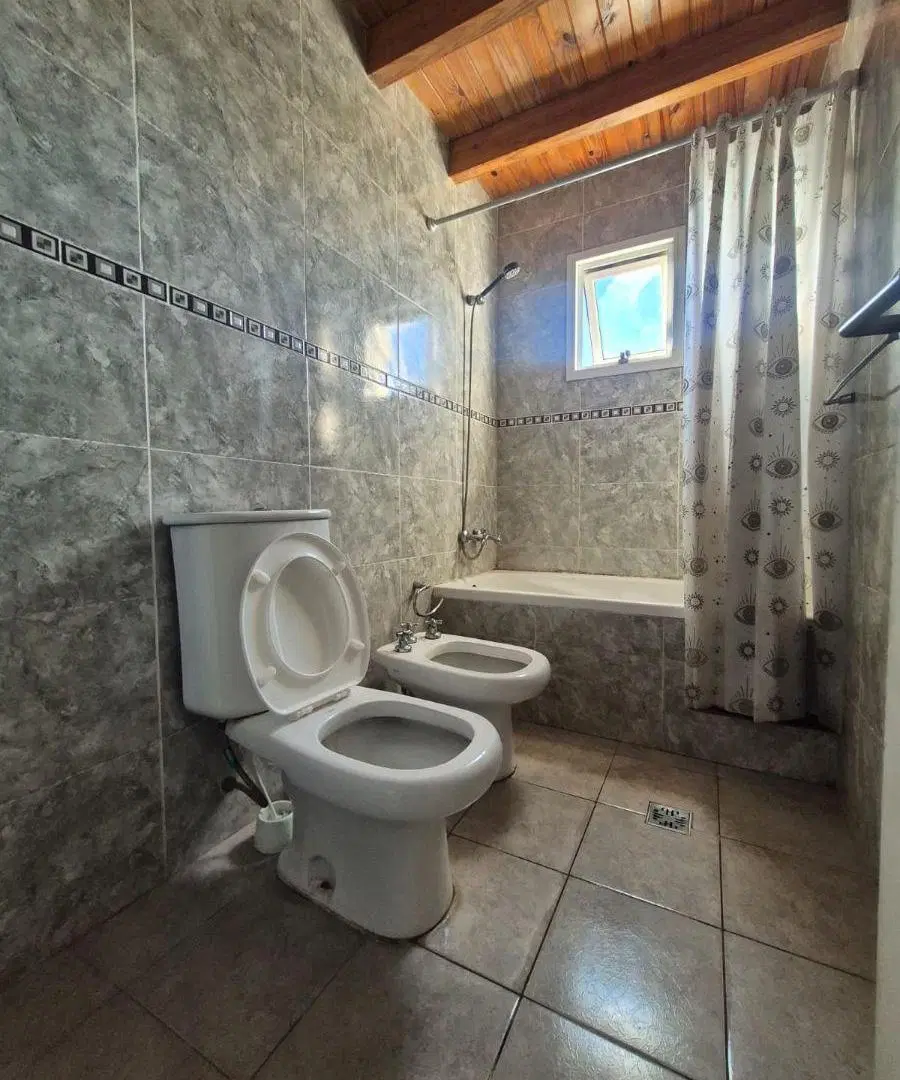 ALQUILO CASA EN LOTEO MURGIA, 3 DORM, 2 BAÑOS, COCHERA $980.000 1