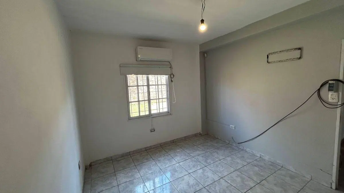 SE ALQUILA COMODA CASA 2 DORMITORIOS 5