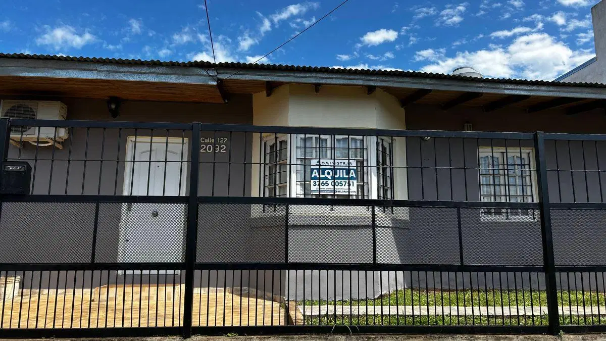 SE ALQUILA COMODA CASA 2 DORMITORIOS 2