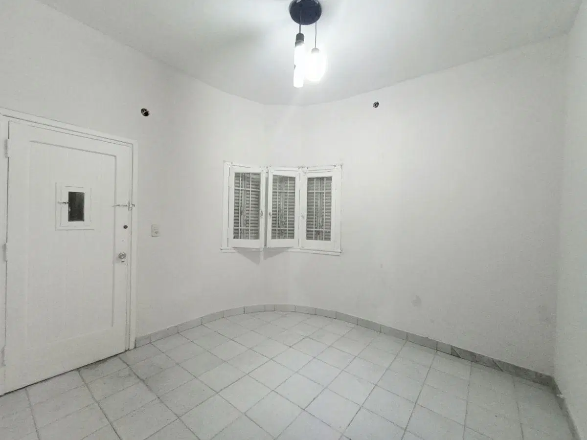 Alquiler. Casa de 3 Ambientes en Excelente Ubicación de Banfield. 4
