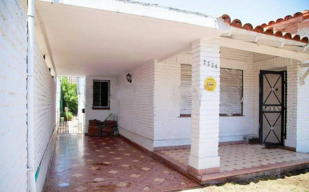 Alquiler. Casa 3 Ambientes con Cochera en Excelente Ubicación de José Mármol. 1