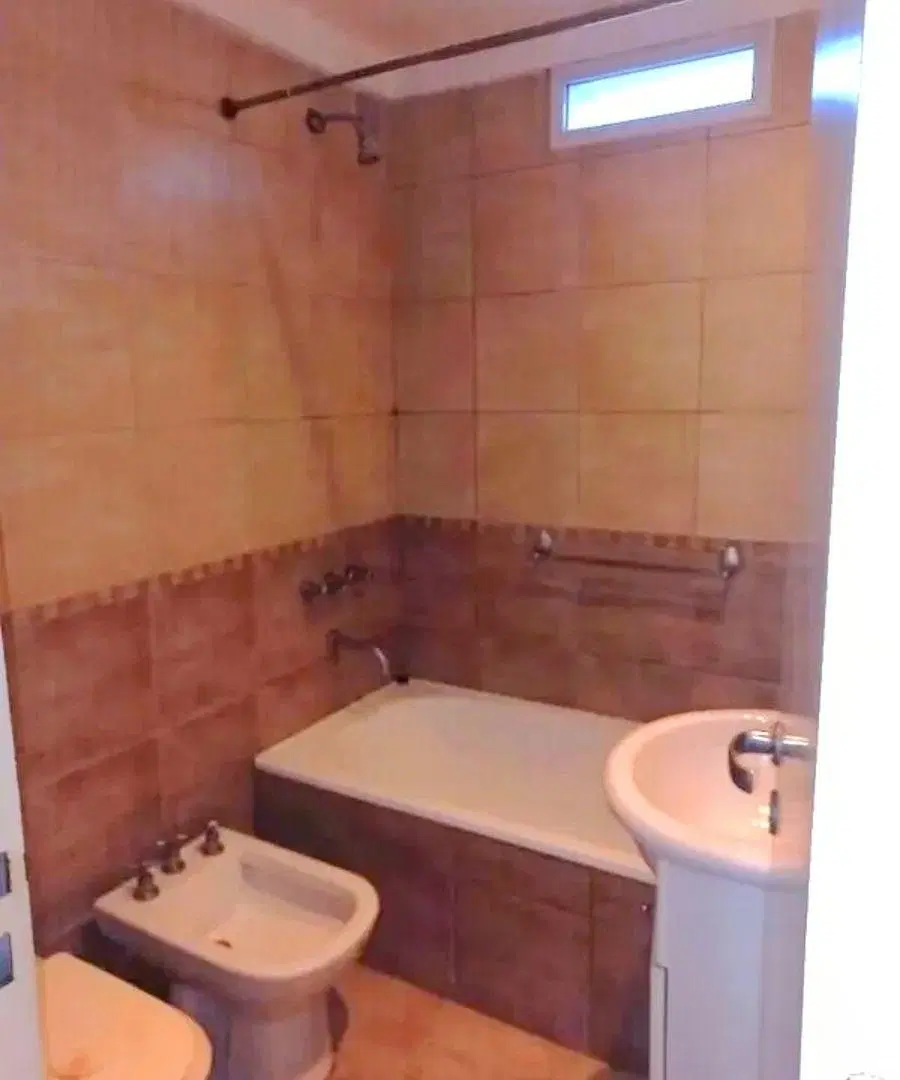 Alquiler de Departamento de 2 ambientes en excelente ubicación de Lomas de Zamora. 3