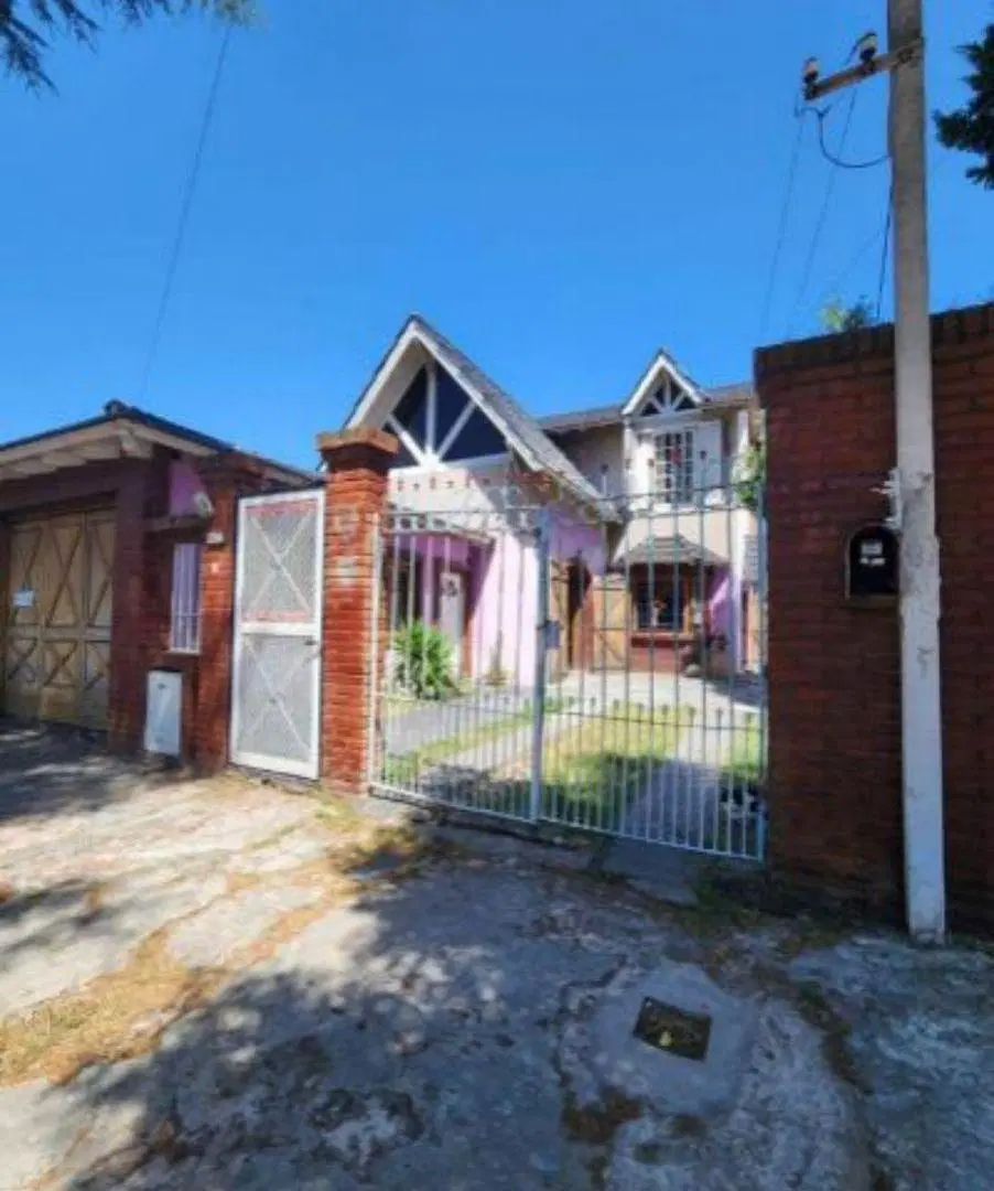 Chalet en venta desarrollado en dos plantas | Se acepta lote en Miramar en parte de pago | Leer info 3