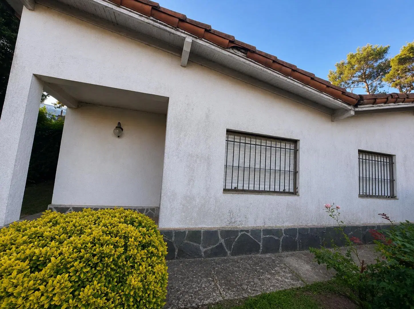 Casa con departamento independiente sobre lote de 318 m² – Zona Hospital, Villa Gesell 3
