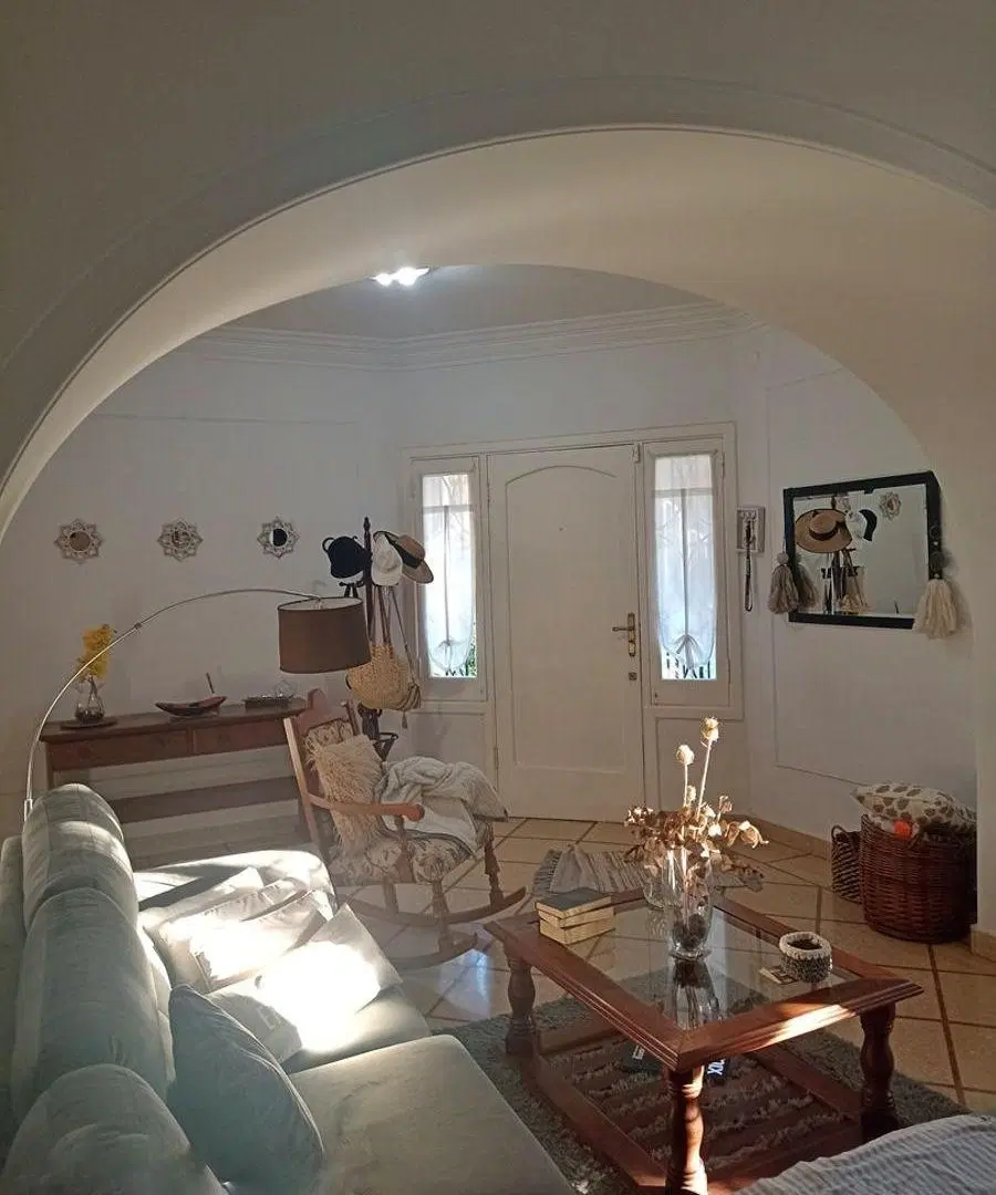 Chalet de estilo neocolonial en Bernal Centro con quincho y cochera 4