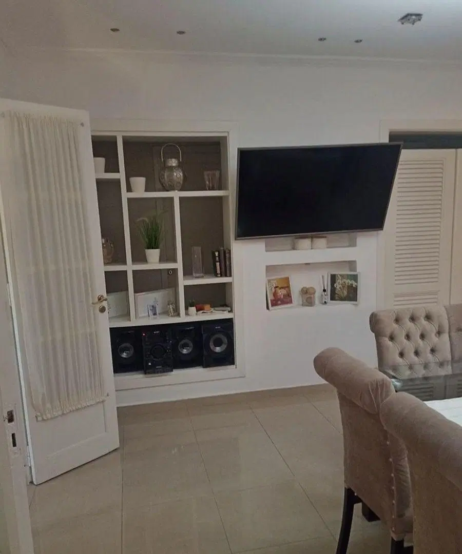 Chalet de estilo neocolonial en Bernal Centro con quincho y cochera 3