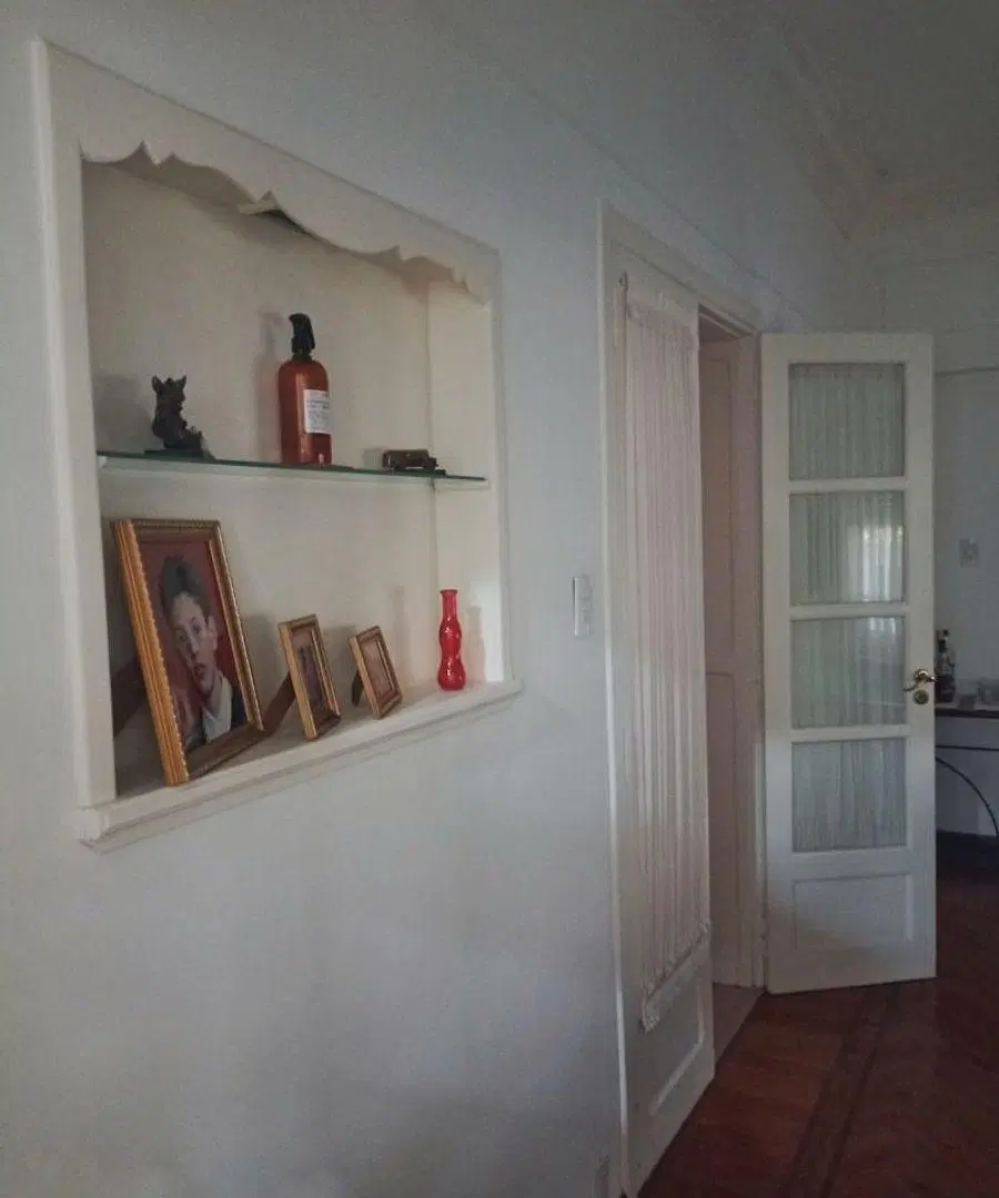 Chalet de estilo neocolonial en Bernal Centro con quincho y cochera 2