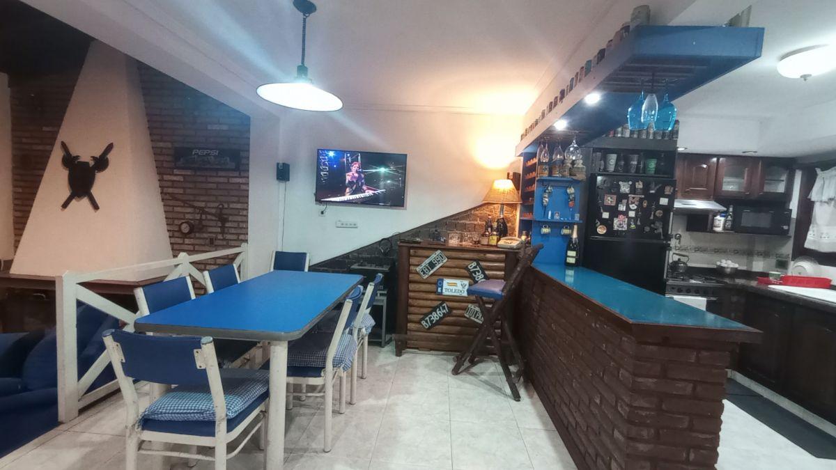 Foto de Chalet de 3 Ambientes con Piscina y Cochera Para 3 Vehículos. Apto, imagen 3