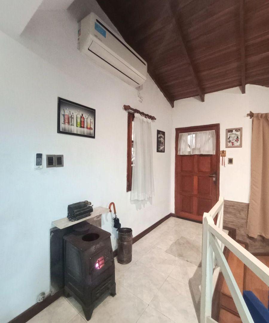 Foto de Chalet de 3 Ambientes con Piscina y Cochera Para 3 Vehículos. Apto, imagen 4