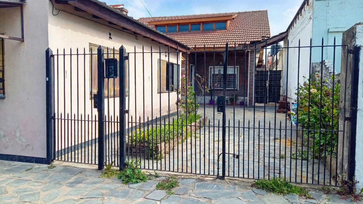 Foto de Casa en alquiler con cochera y terreno libre, imagen 4