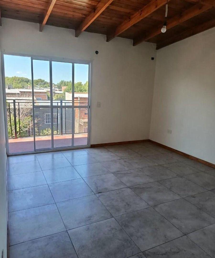 Foto de Alquiler de Departamento tipo duplex | A 2 cuadras de Mitre, Berazategui, imagen 4
