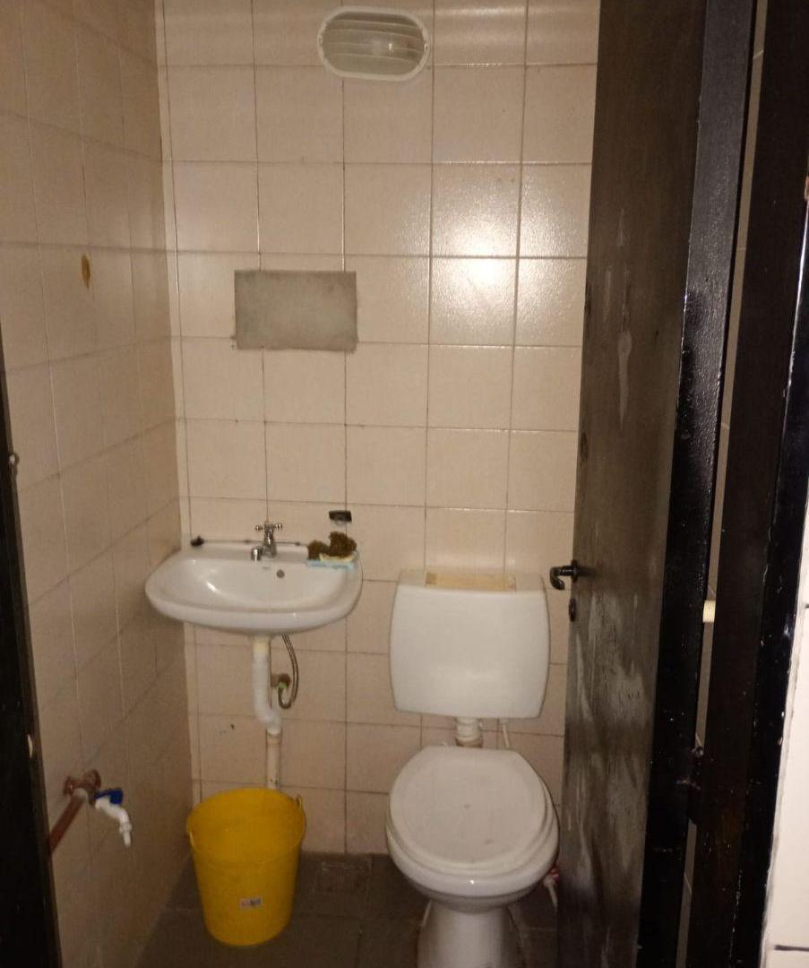 Foto de EXCELENTE LOCAL COMERCIAL AV.AVELLANEDA 1690, imagen 2