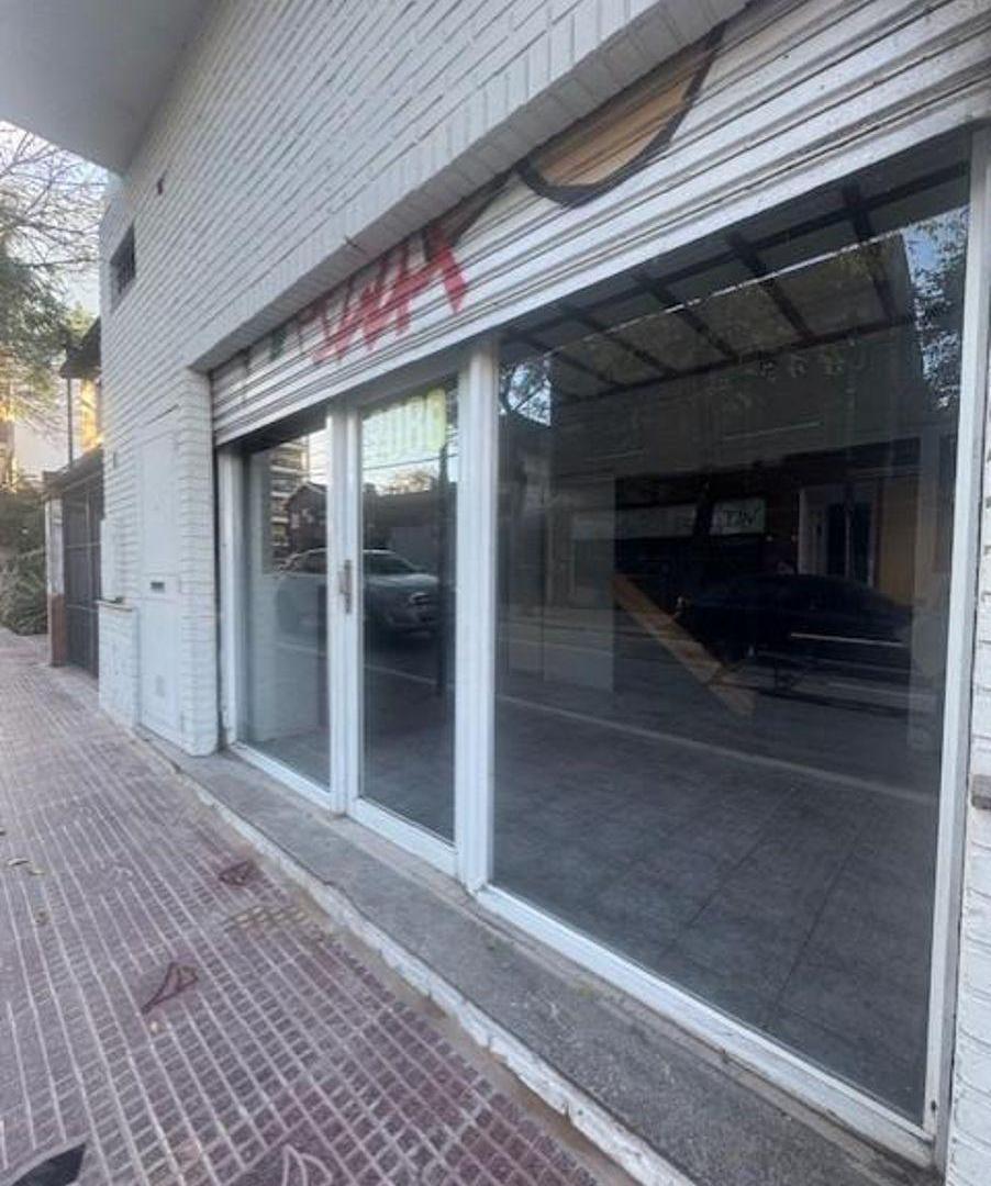 Foto de ALQUILER LOCAL COMERCIAL SOBRE AV PERON 2000, imagen 2