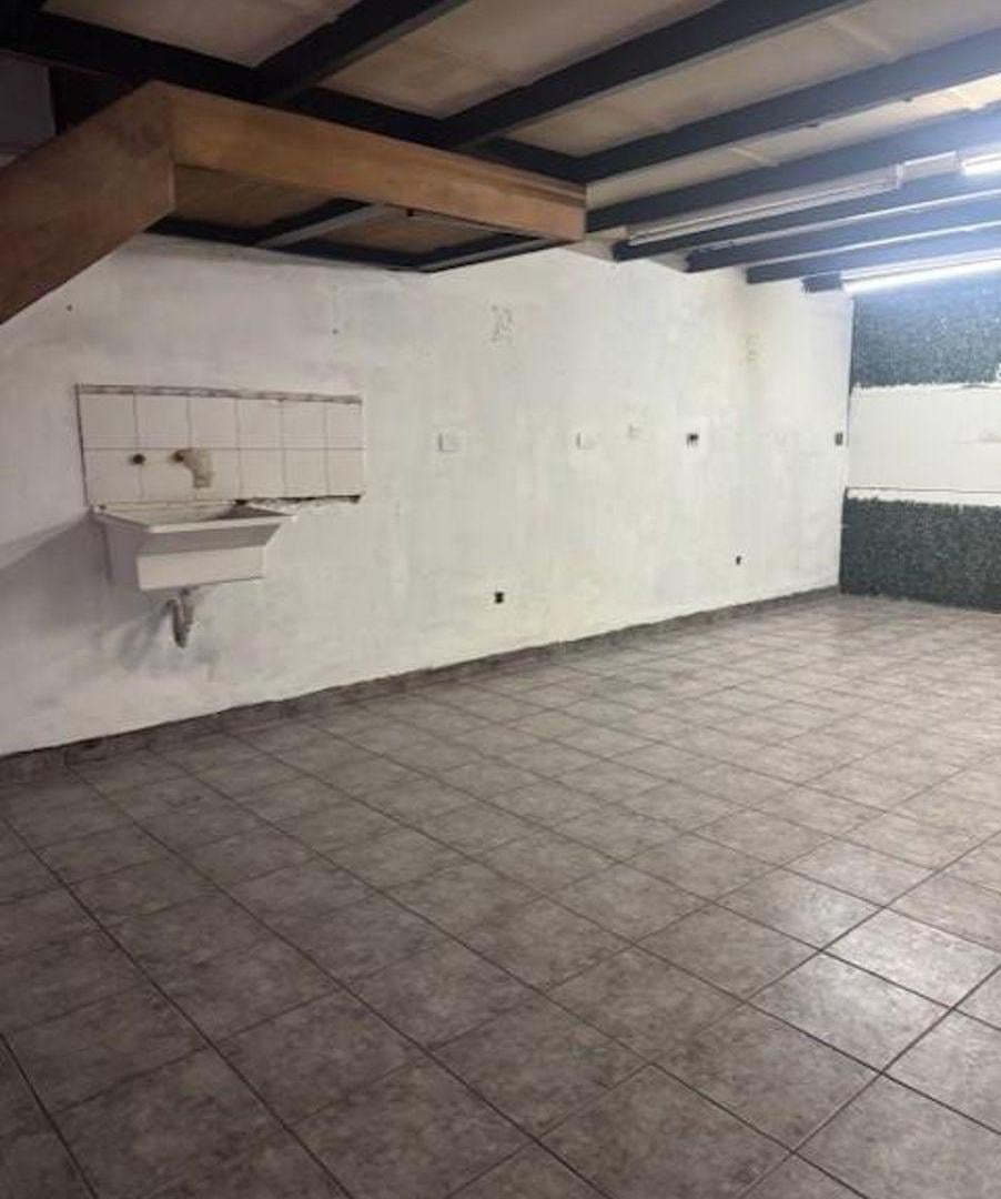 Foto de VENTA LOCAL COMERCIAL AV PERON 2000, imagen 5